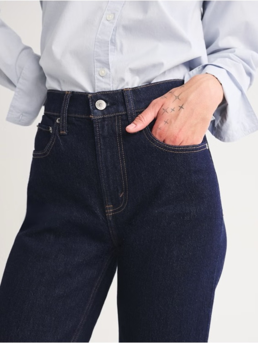 Abercrombie High Rise 90s Relaxed Cuffed Hem Jean - Picture 3 of 10